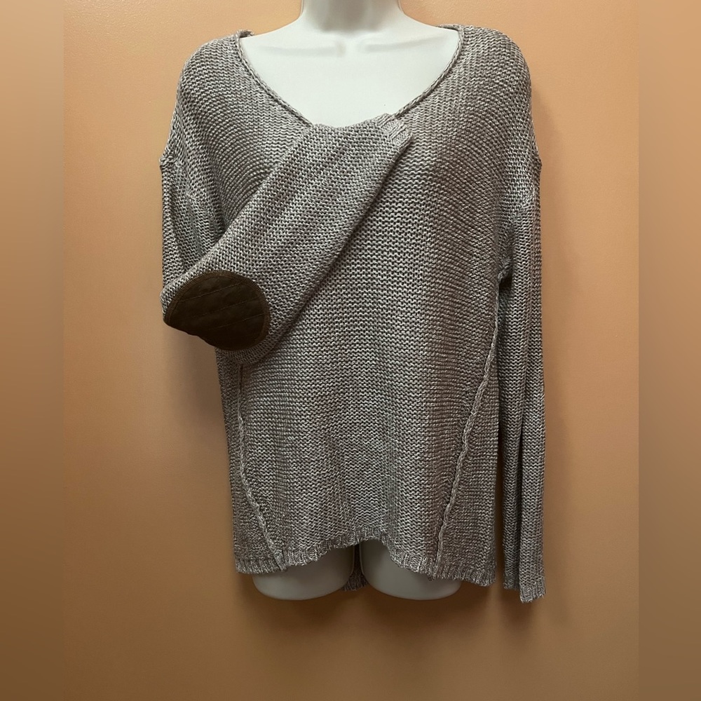 RDI tan loose knit v-neck sweater,  szM